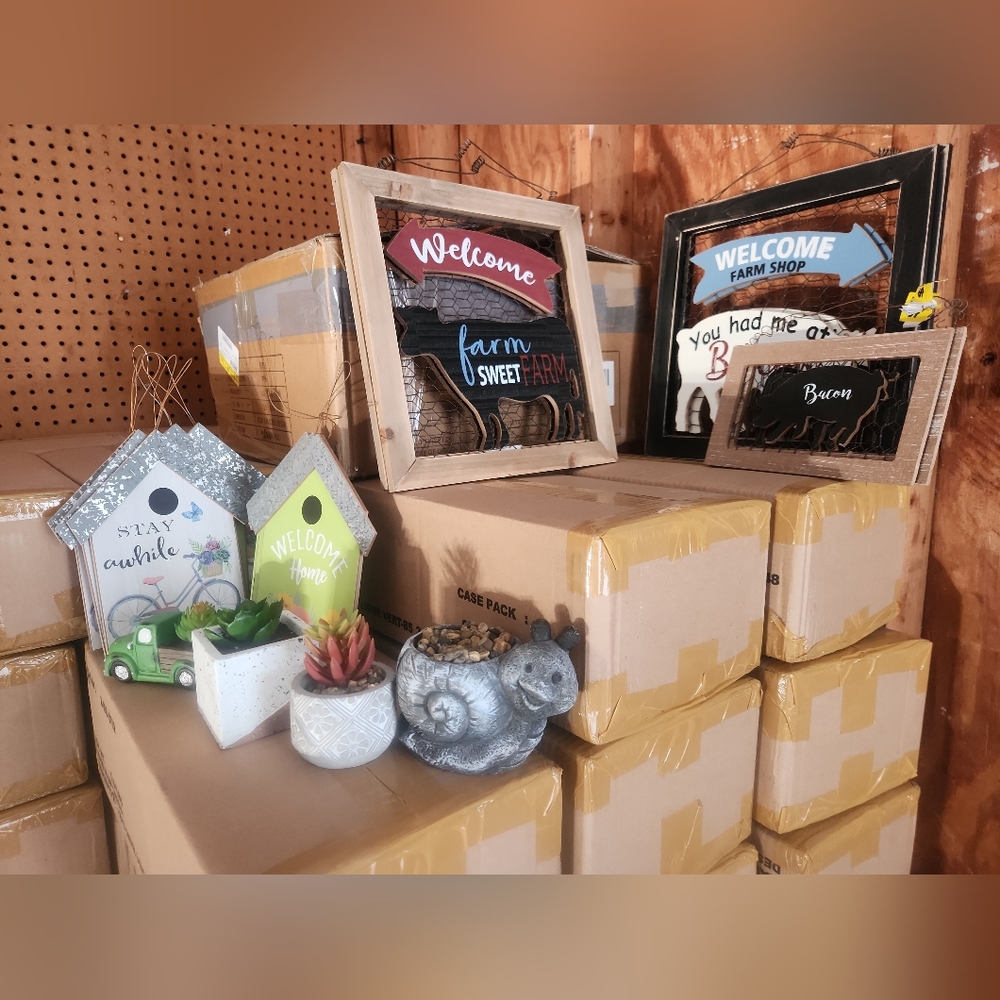 Home goods , knick-knacks. Various items